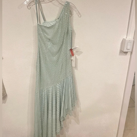 NWT Mac Duggal Imitation Pearl One-Shoulder Asymmetric Gown in Seafoam Size 4 - Picture 2 of 6